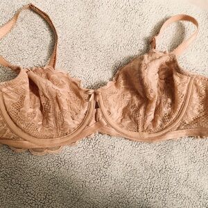 Wacoal Lace Underwire Bra in Beige